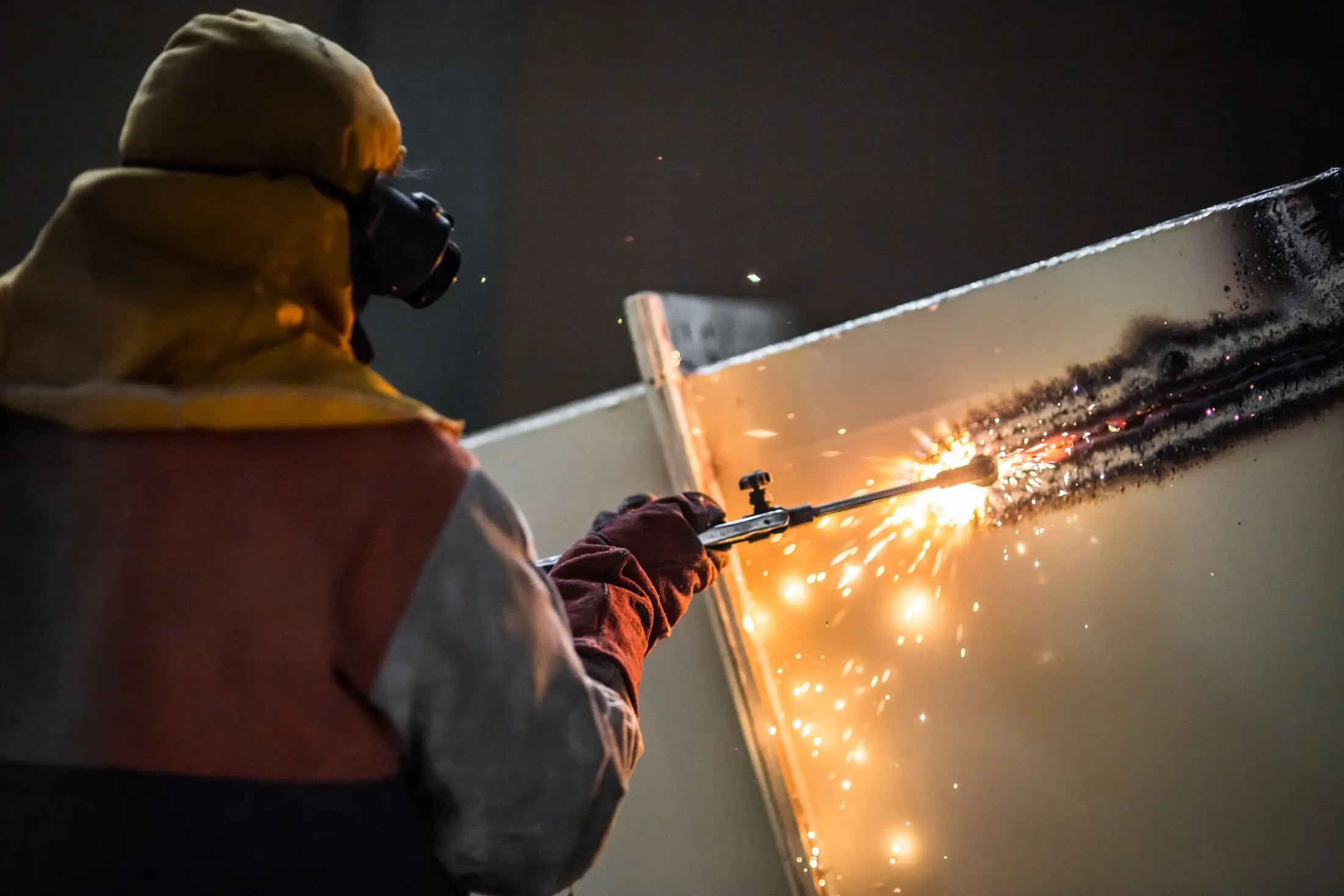 demolition-construction-worker-using-a-flame-torch-2025-02-05-10-15-33-utc2